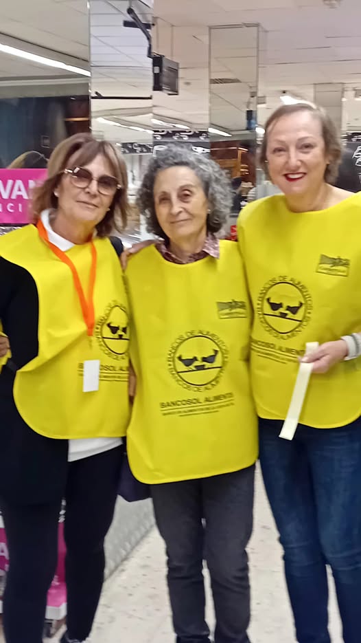 Voluntarias de Corazones Solidarios acompañando a Bancosol